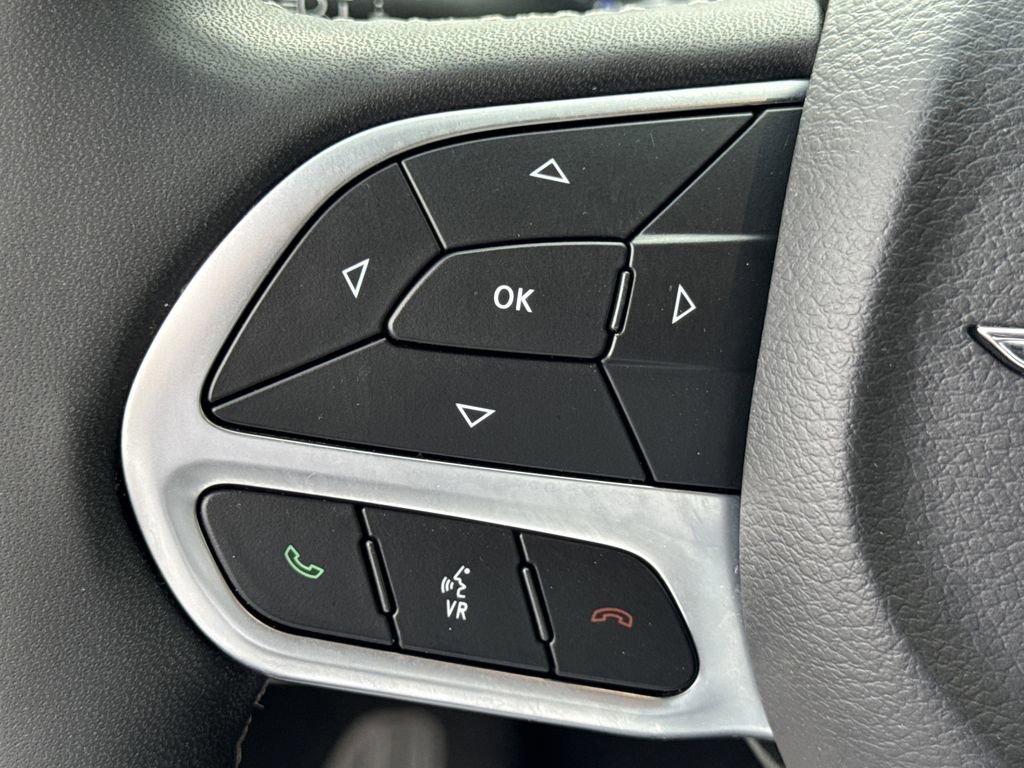 Used 2024 Chrysler Pacifica Touring-L image 23