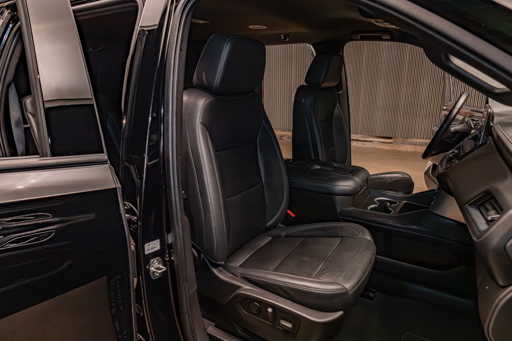 Used 2021 Chevrolet Suburban Z71 w/ Z71 Off-Road Package AWD/4WD image 28