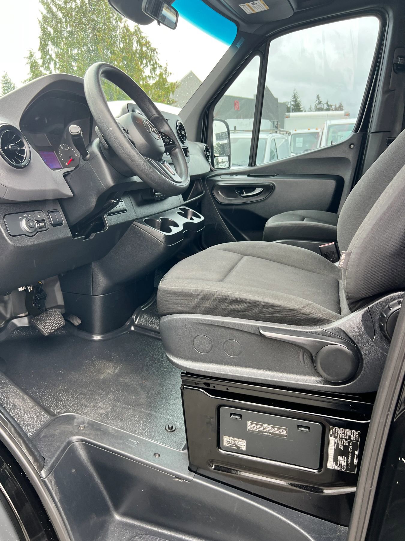 Used 2019 Mercedes-Benz Sprinter 2500 w/ Premium Package image 10
