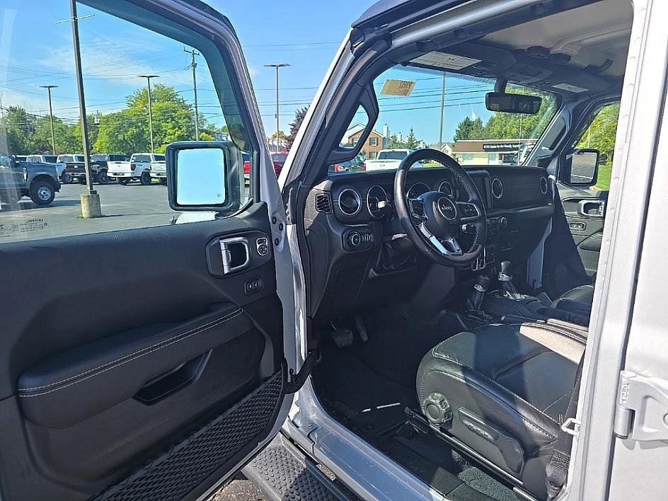 Used 2022 Jeep Wrangler Unlimited Sahara w/ Dual Top Group image 9
