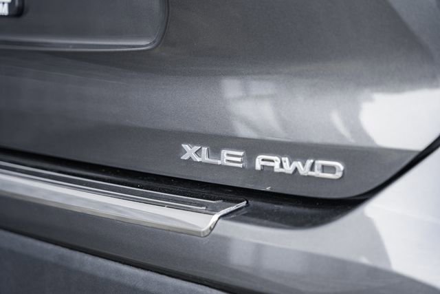 Used 2022 Toyota Highlander XLE image 8