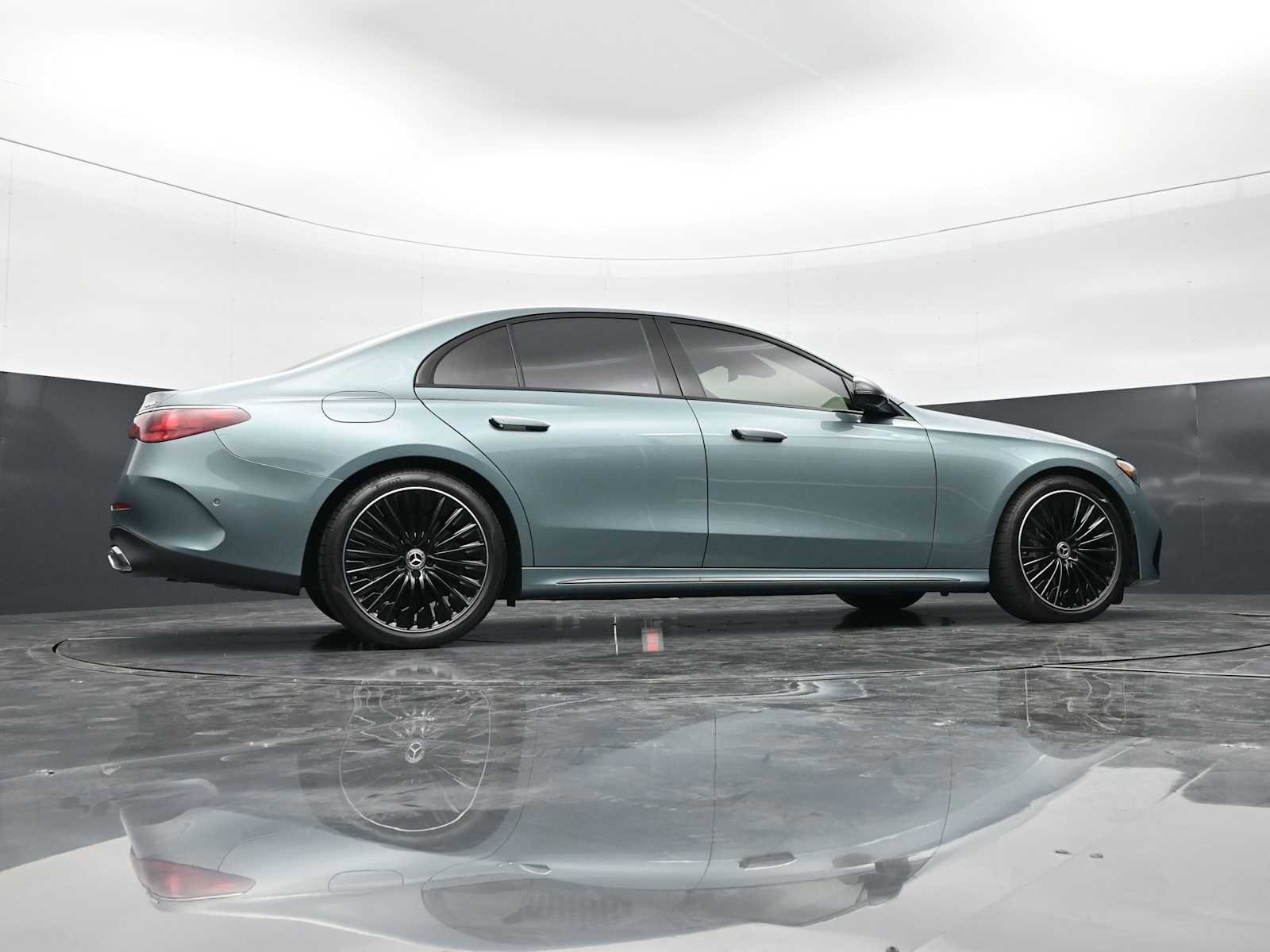 Used 2025 Mercedes-Benz E 450 4MATIC Sedan image 46