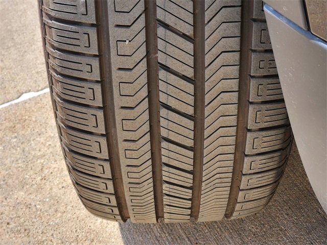 New 2024 Land Rover Defender 110 SE image 11