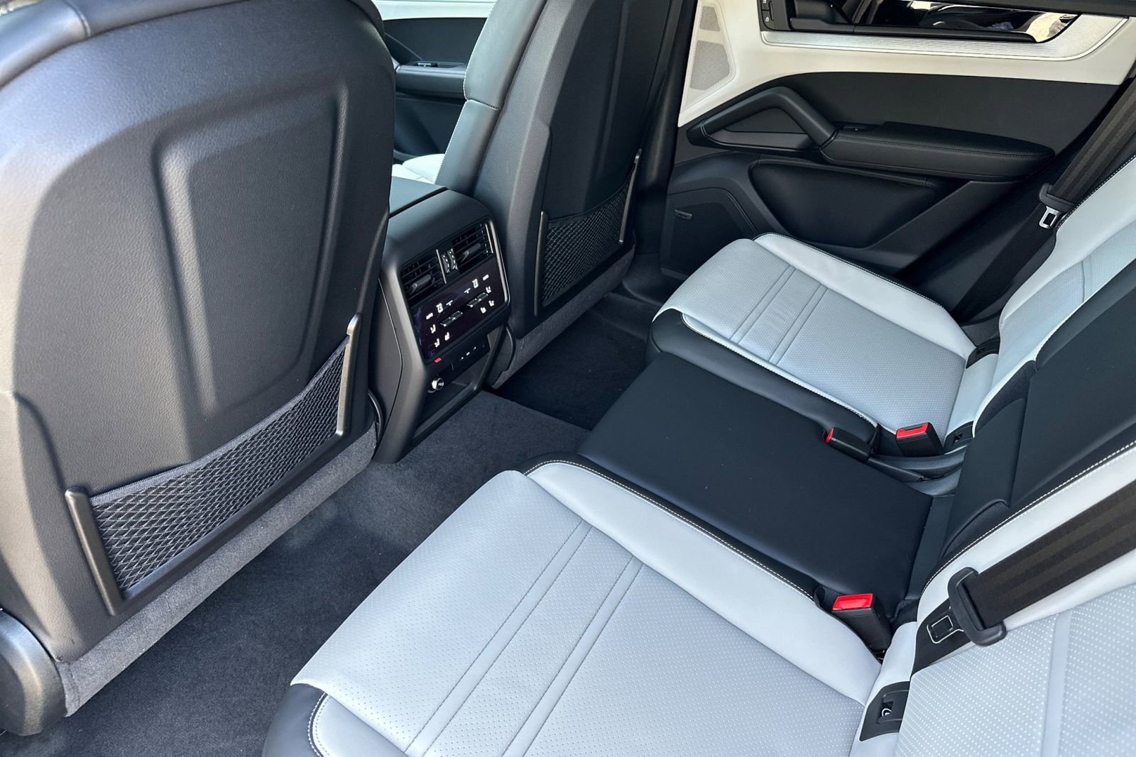 New 2025 Porsche Cayenne Coupe image 15