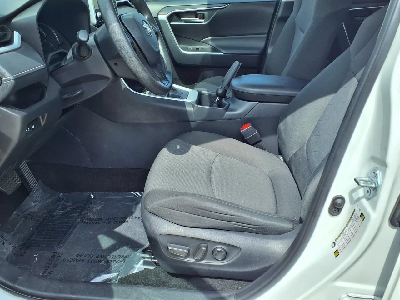 Used 2025 Toyota RAV4 XLE AWD/4WD image 13