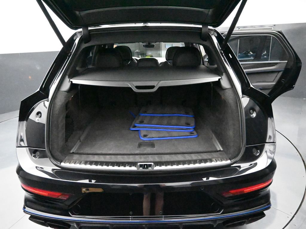 Used 2025 Bentley Bentayga image 20