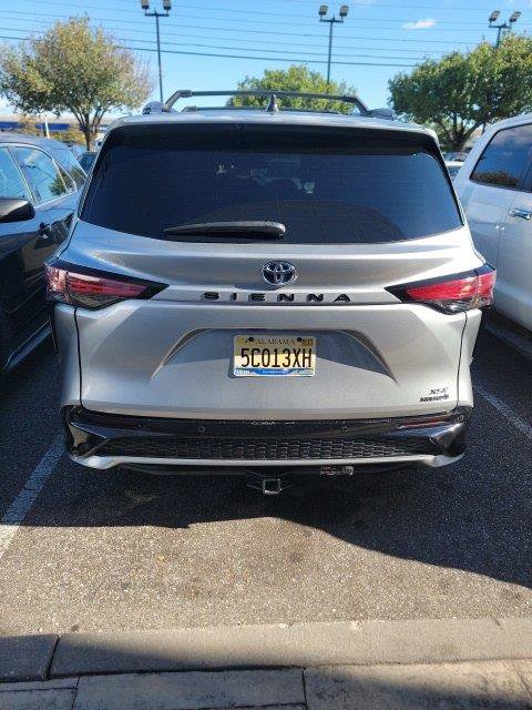 Used 2022 Toyota Sienna XSE FWD image 6