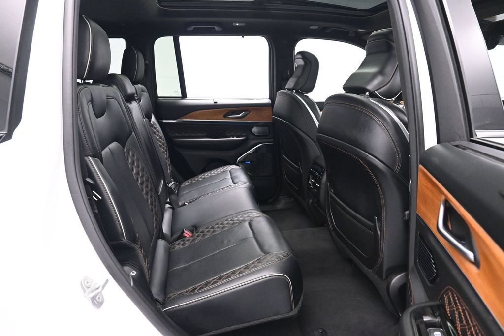 Used 2022 Jeep Grand Cherokee Summit AWD/4WD image 18