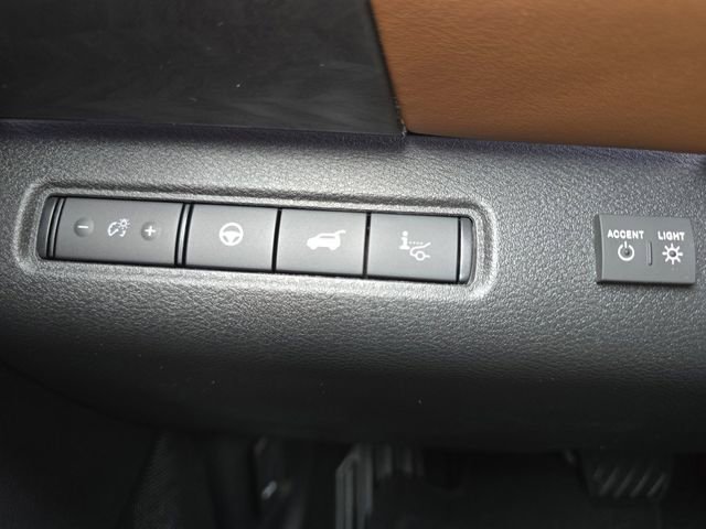 New 2026 Nissan Pathfinder Platinum image 10