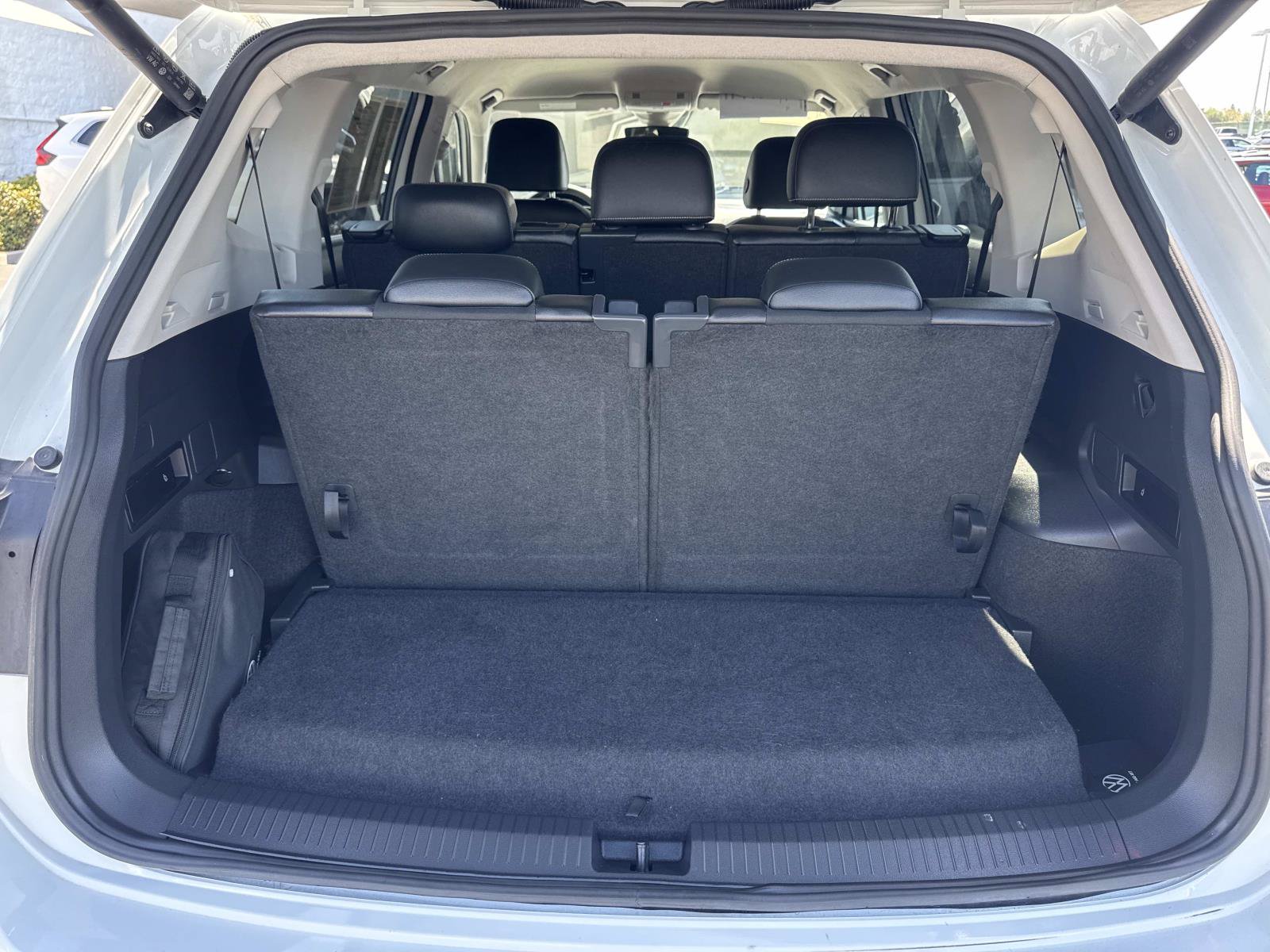 Certified 2024 Volkswagen Tiguan SE FWD image 29