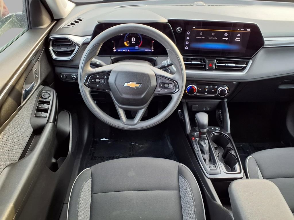 Used 2025 Chevrolet TrailBlazer LT w/ Driver Confidence Package AWD/4WD image 4