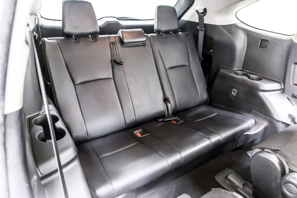 Used 2020 Toyota Highlander XLE FWD image 34