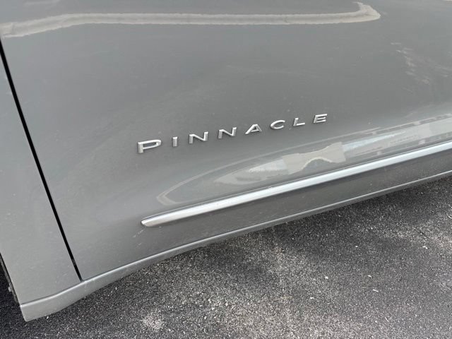 Used 2021 Chrysler Pacifica Pinnacle FWD image 5