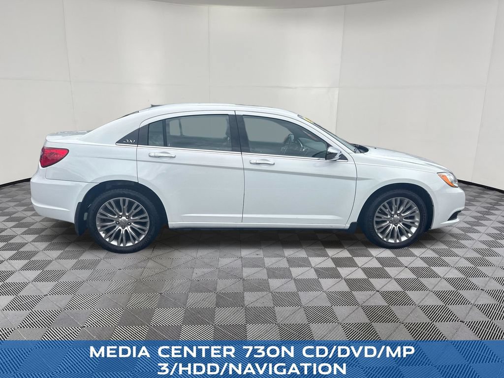 Used 2011 Chrysler 200 Limited FWD image 6