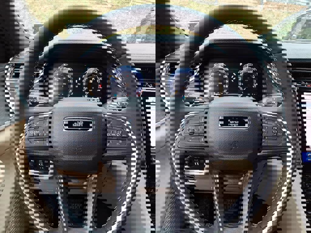 New 2025 Jeep Grand Cherokee Limited image 15