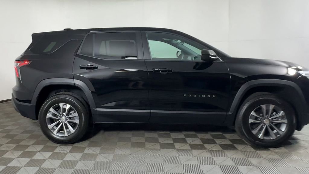 New 2026 Chevrolet Equinox LT w/ Convenience Package II image 2