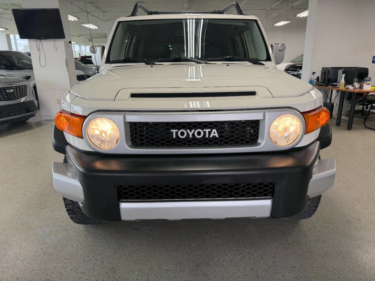 Used 2014 Toyota FJ Cruiser 4WD w/ Upgrade Package image 3