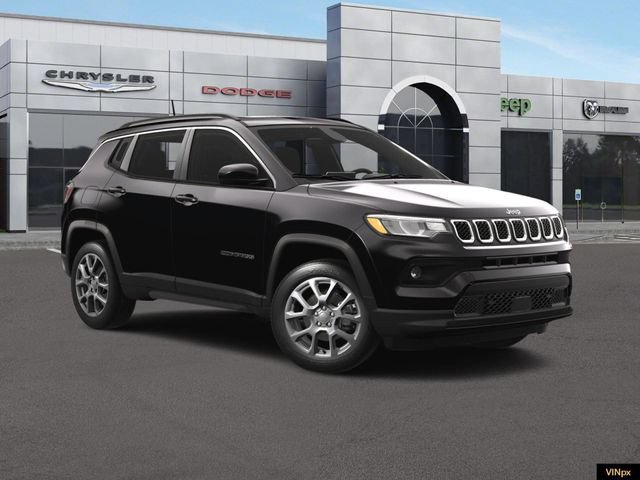 Used 2024 Jeep Compass Latitude w/ Sun and Sound Group AWD/4WD image 11