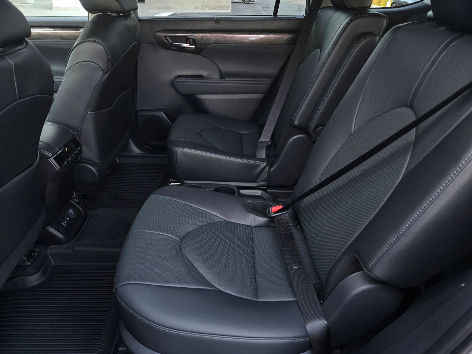 Certified 2026 Toyota Highlander Limited AWD/4WD image 11