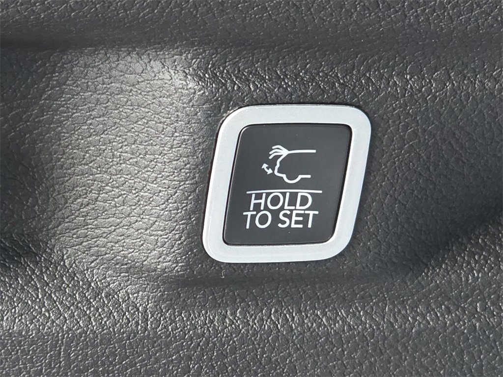 New 2025 Jeep Grand Cherokee L Altitude image 13