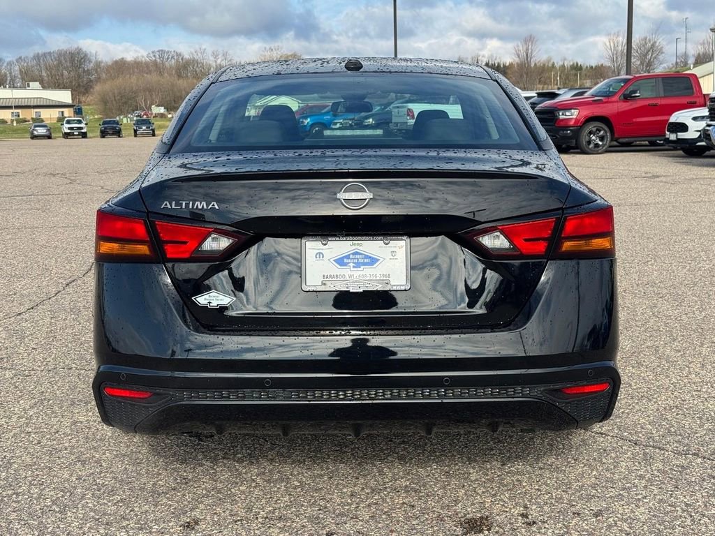 Used 2025 Nissan Altima 2.5 SV image 3