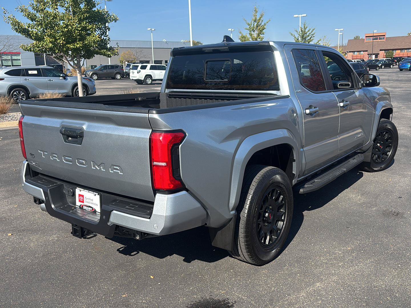 Used 2024 Toyota Tacoma SR5 AWD/4WD image 17