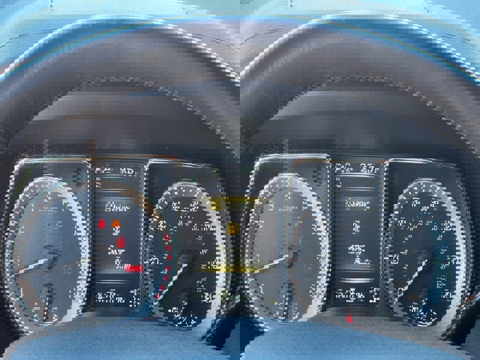 Used 2018 Nissan Titan SV w/ SV Convenience Package image 21