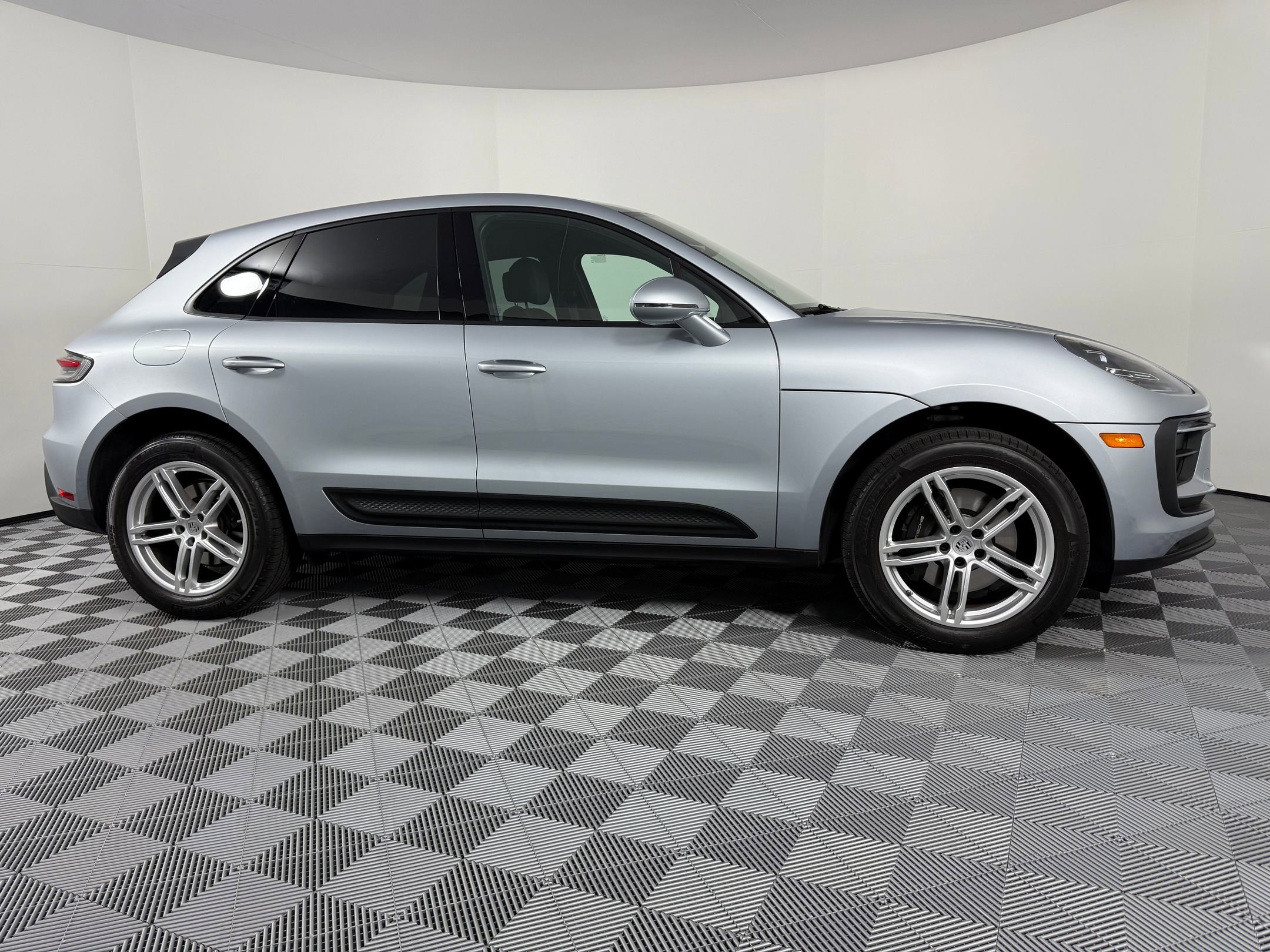 New 2025 Porsche Macan image 8