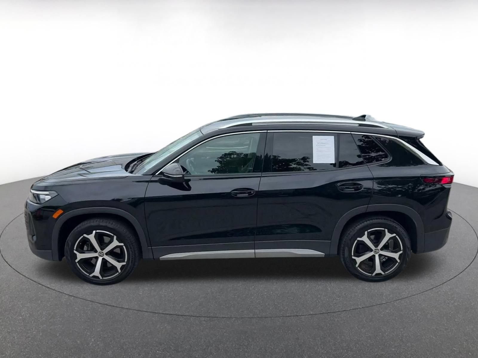 Used 2026 Volkswagen Tiguan SE AWD/4WD image 8