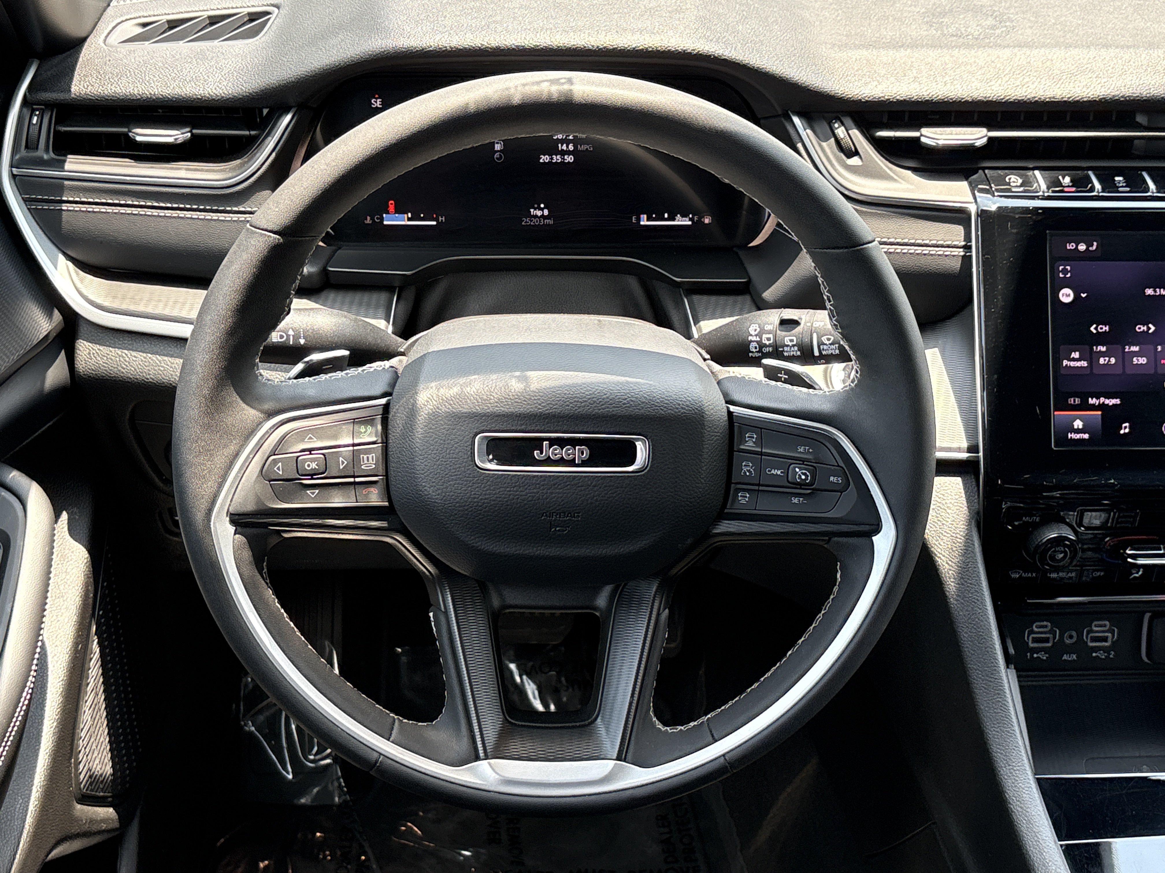 Used 2025 Jeep Grand Cherokee L Altitude AWD/4WD image 20