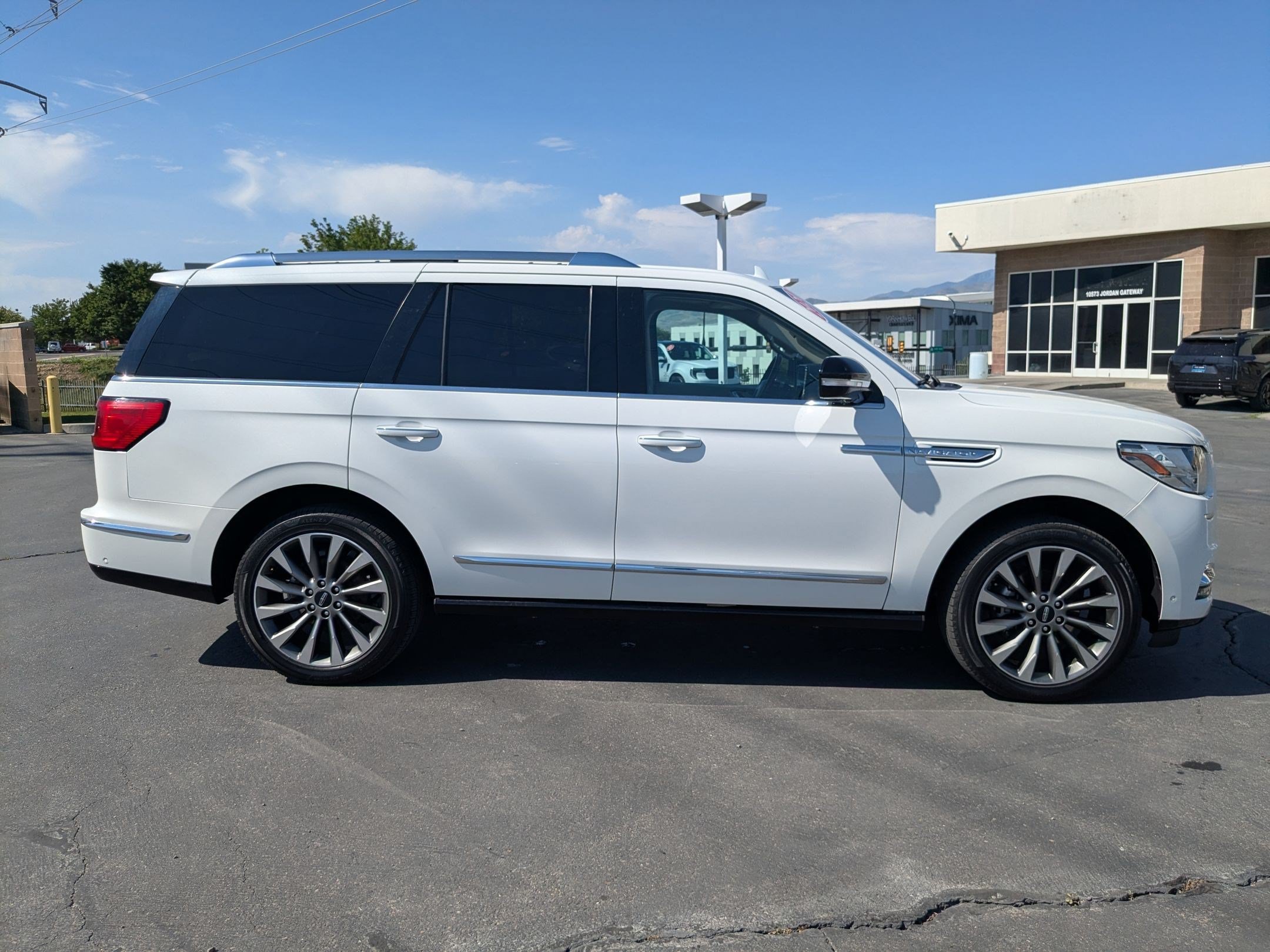 Used 2020 Lincoln Navigator Reserve w/ Luxury Package AWD/4WD image 6