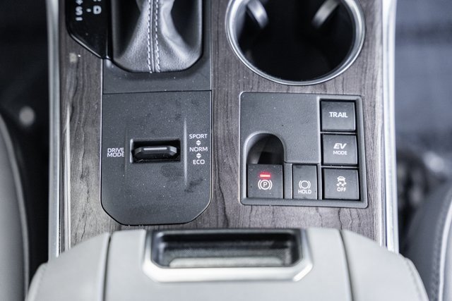 Used 2024 Toyota Highlander Platinum image 28