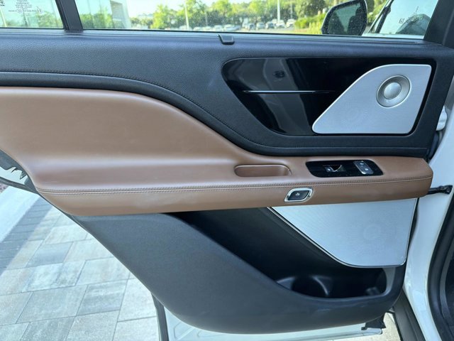 Certified 2023 Lincoln Aviator Reserve w/ Equipment Group 201A image 16
