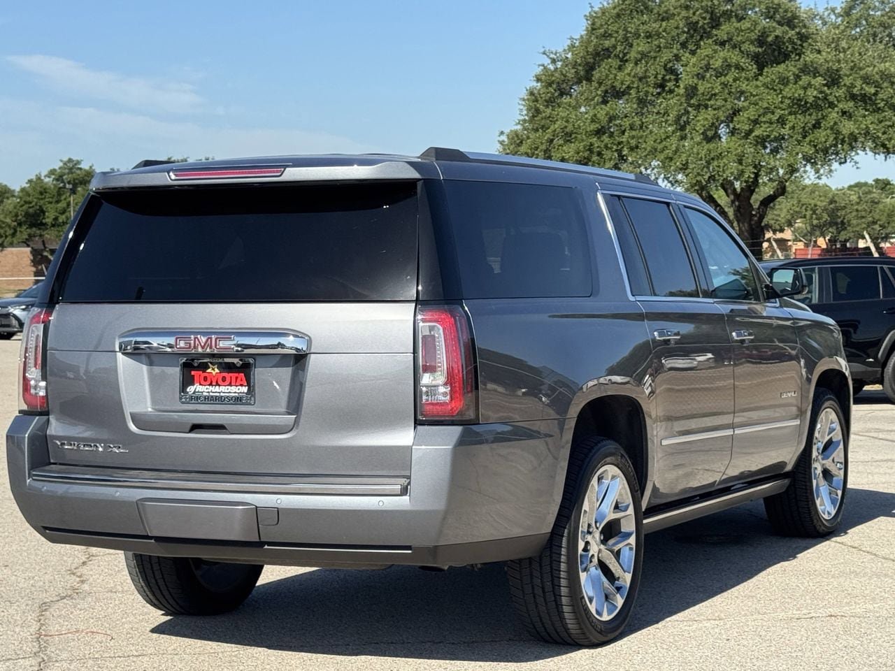 Used 2020 GMC Yukon XL Denali w/ Open Road Package RWD image 4
