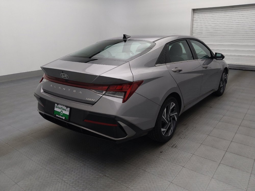 Used 2025 Hyundai Elantra Limited FWD image 9