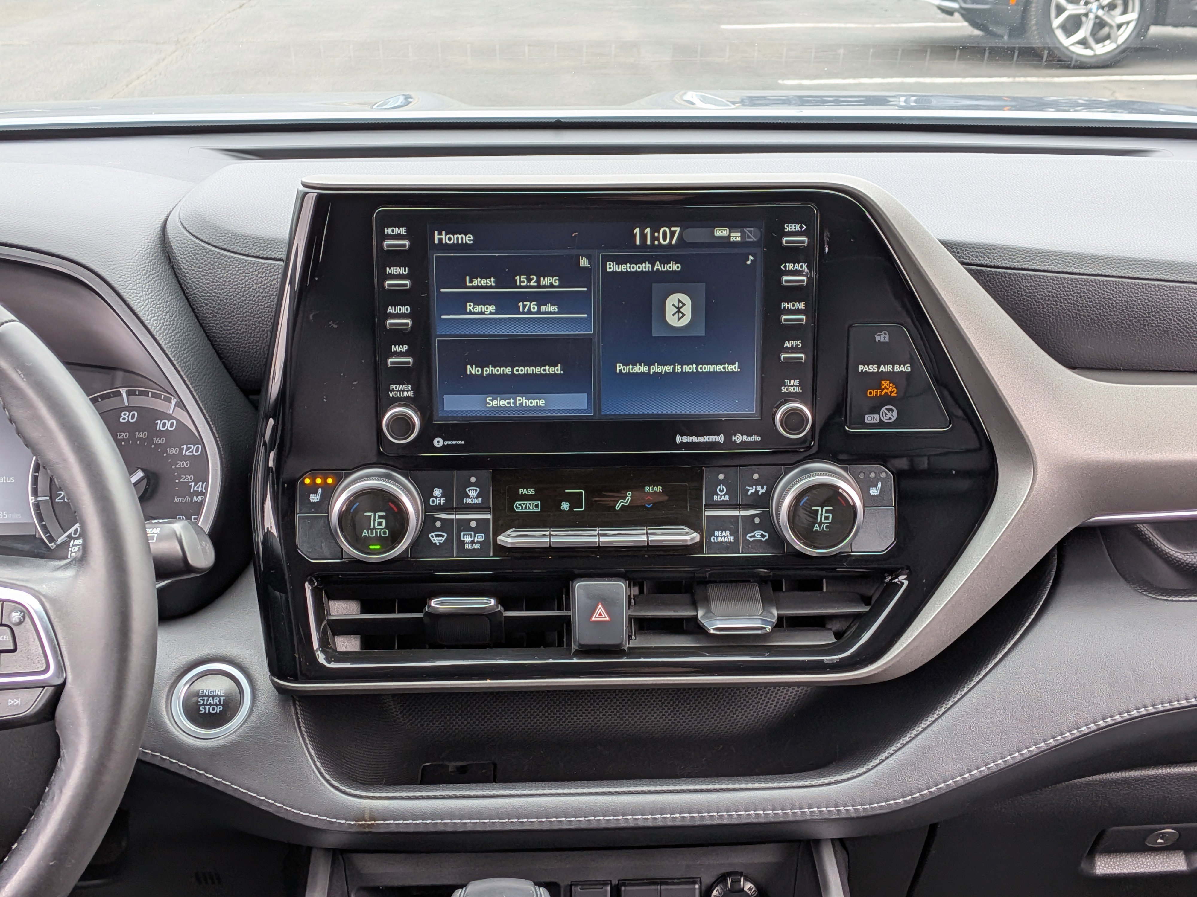 Used 2021 Toyota Highlander XLE image 3