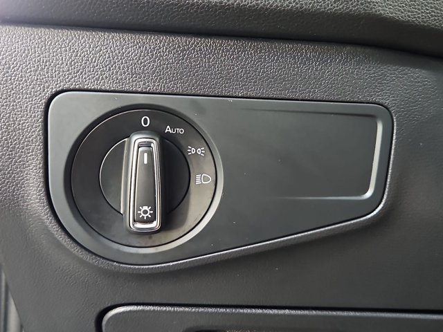 Used 2023 Volkswagen Tiguan SE w/ Panoramic Sunroof Package FWD image 27