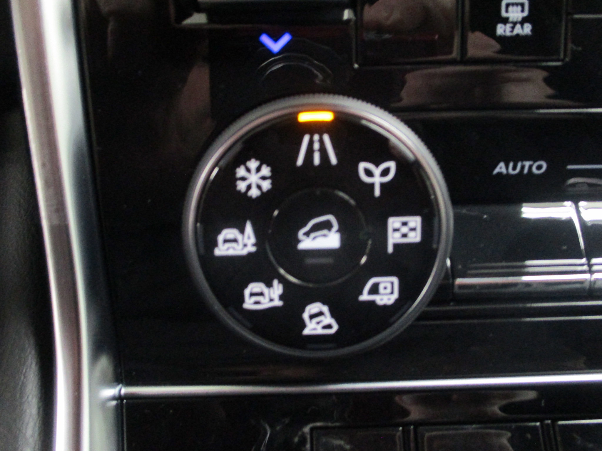 New 2025 Nissan Armada SL w/ Captain's Chari Seat Package image 29