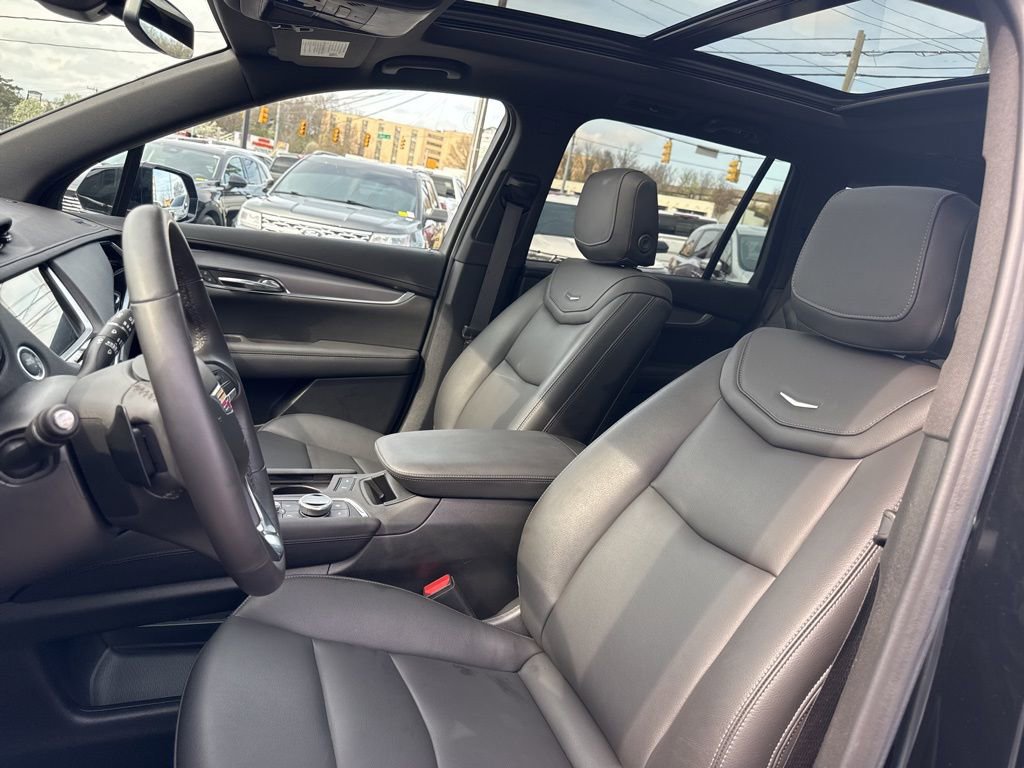 Used 2025 Cadillac XT6 Luxury image 27