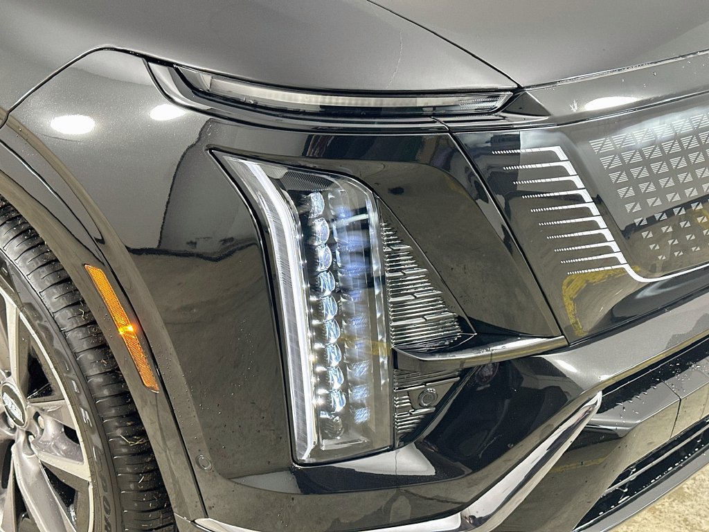 New 2027 Cadillac Vistiq Sport w/ LPO, Floor Liner Package AWD/4WD image 40