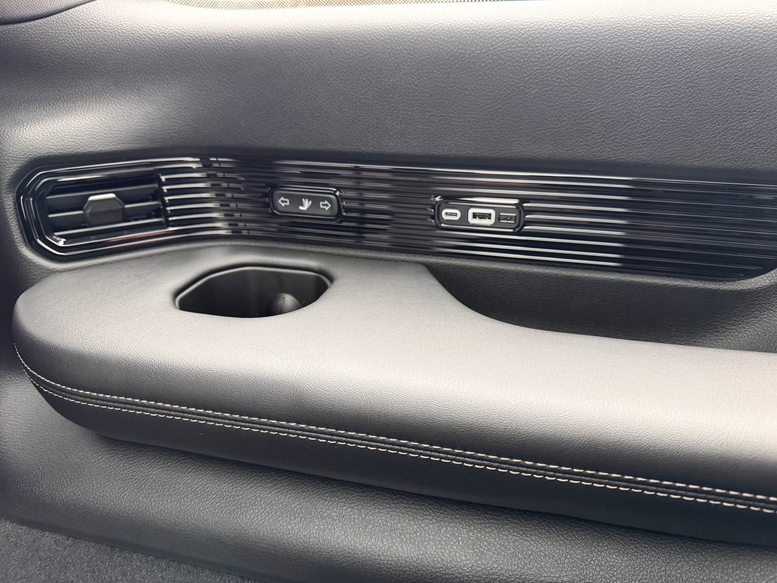 New 2026 Jeep Grand Wagoneer Summit image 37