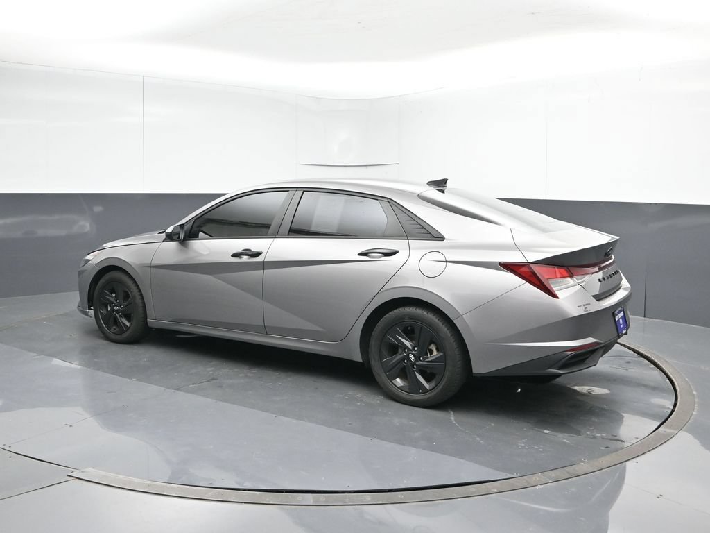 Used 2023 Hyundai Elantra SEL w/ Cargo Package FWD image 3