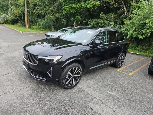 Certified 2025 Volvo XC90 B5 Core AWD/4WD image 2