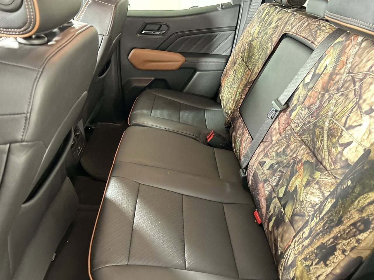 Used 2023 GMC Canyon AT4 w/ AT4 Premium Package AWD/4WD image 23