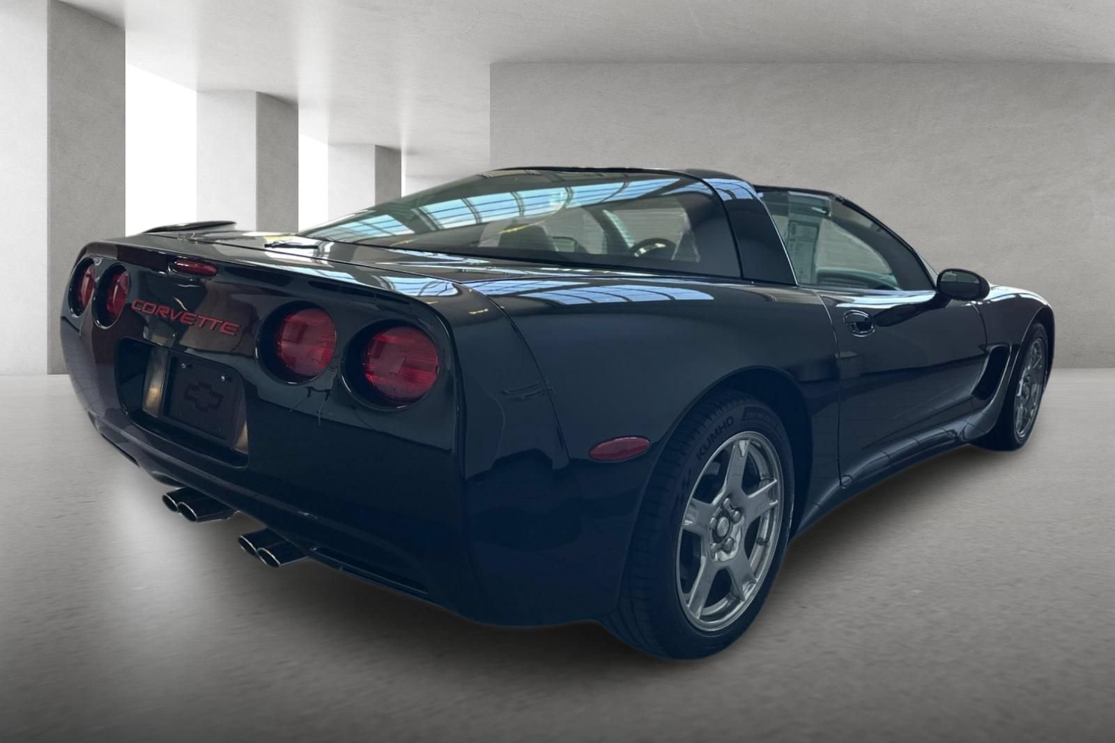 Used 1997 Chevrolet Corvette Coupe RWD image 4