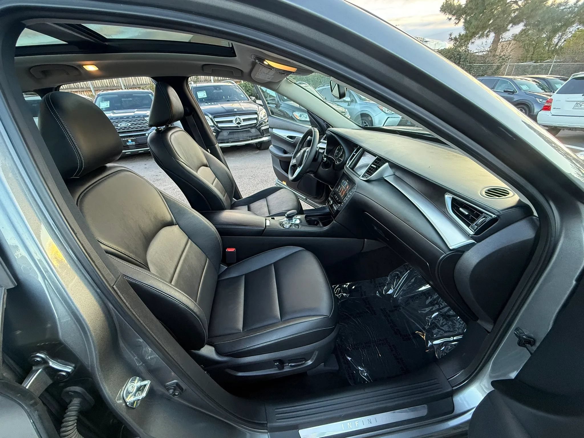 Used 2021 INFINITI QX50 Luxe AWD/4WD image 19