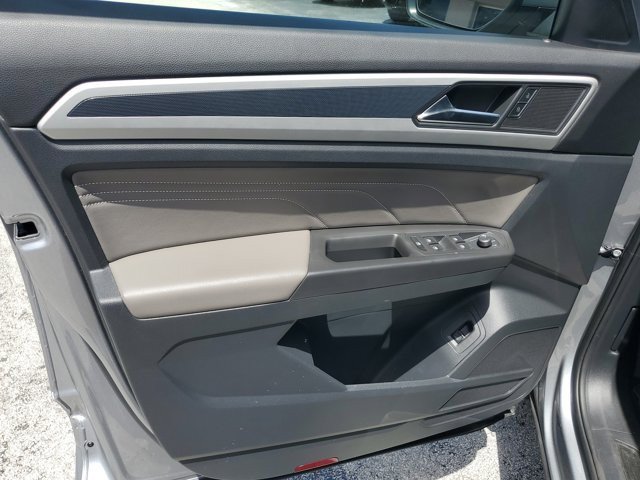 Used 2022 Volkswagen Atlas Cross Sport SEL R-Line AWD/4WD image 22