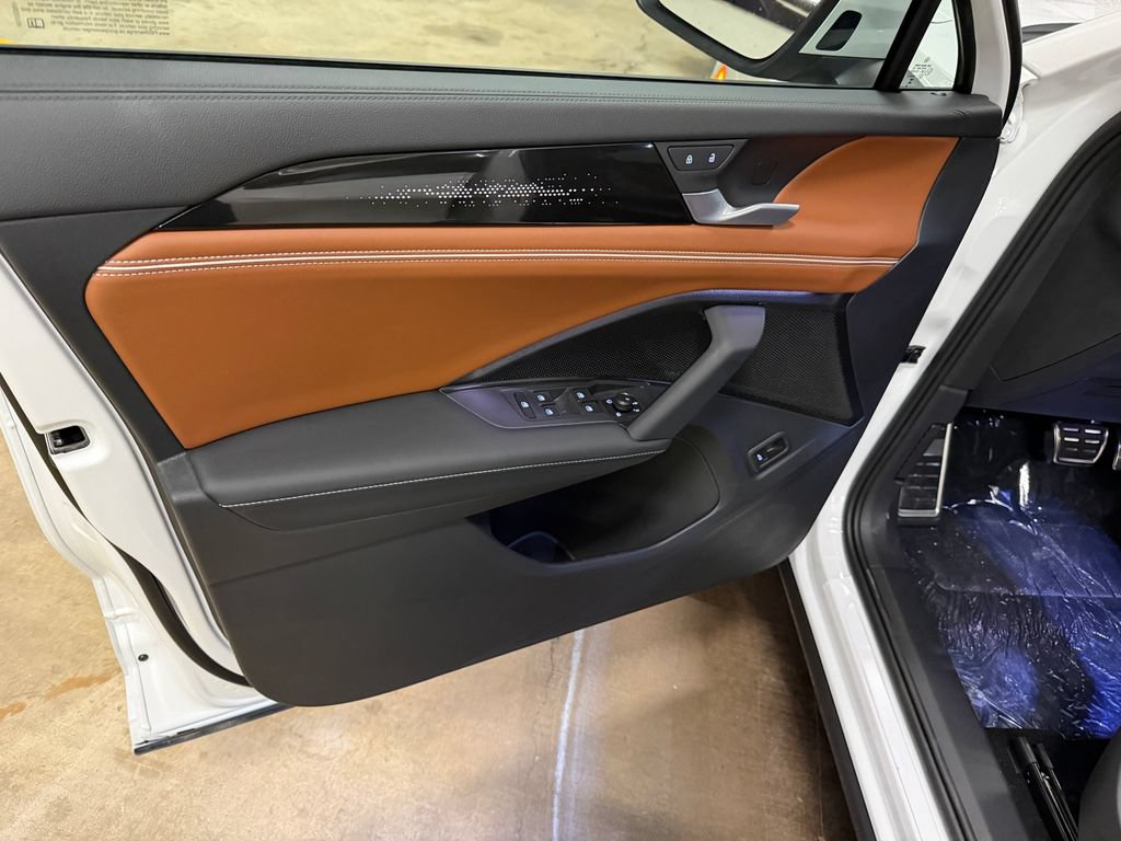 New 2026 Volkswagen Tiguan SEL R-Line AWD/4WD image 9