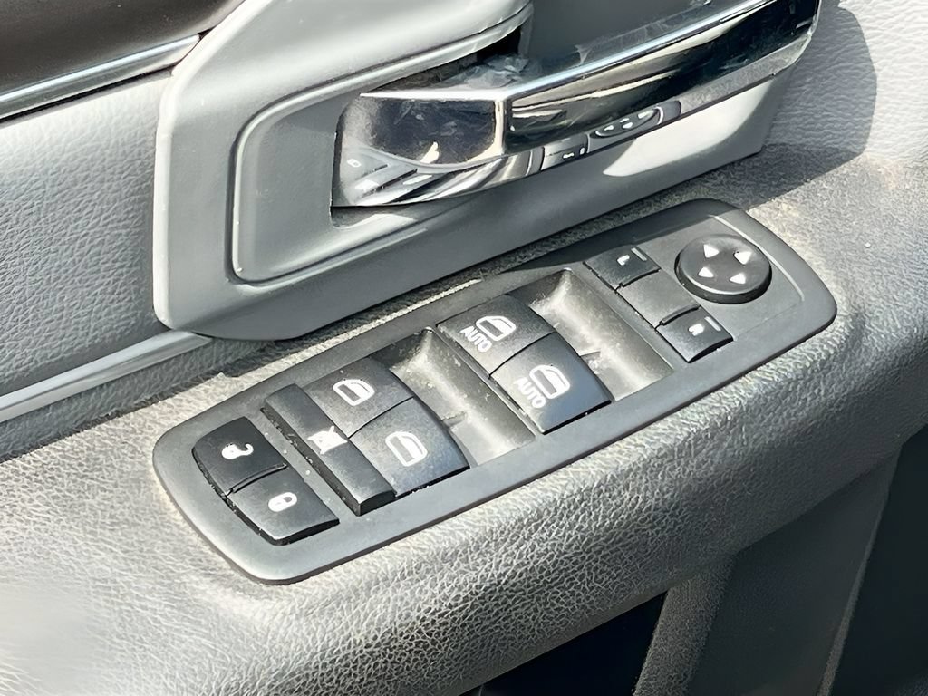Used 2021 RAM 1500 Classic SLT AWD/4WD image 17