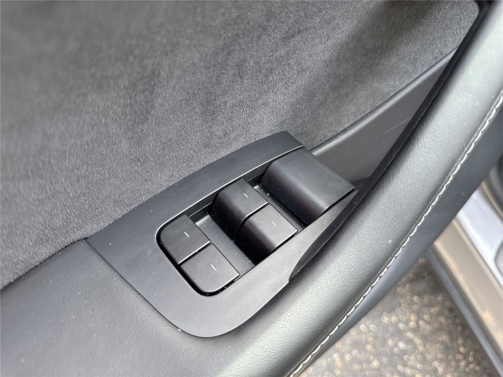 Used 2025 Tesla Model Y Performance AWD/4WD image 14